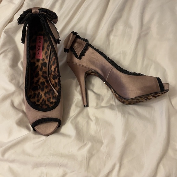 Betsy Johnson stilettos - Picture 2 of 4